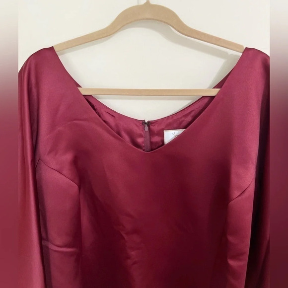 VIE BY VICTORIA ROYAL Women’s VINTAGE Cuffed Sleeve V Neck Burgundy Top 18 - Picture 6 of 16